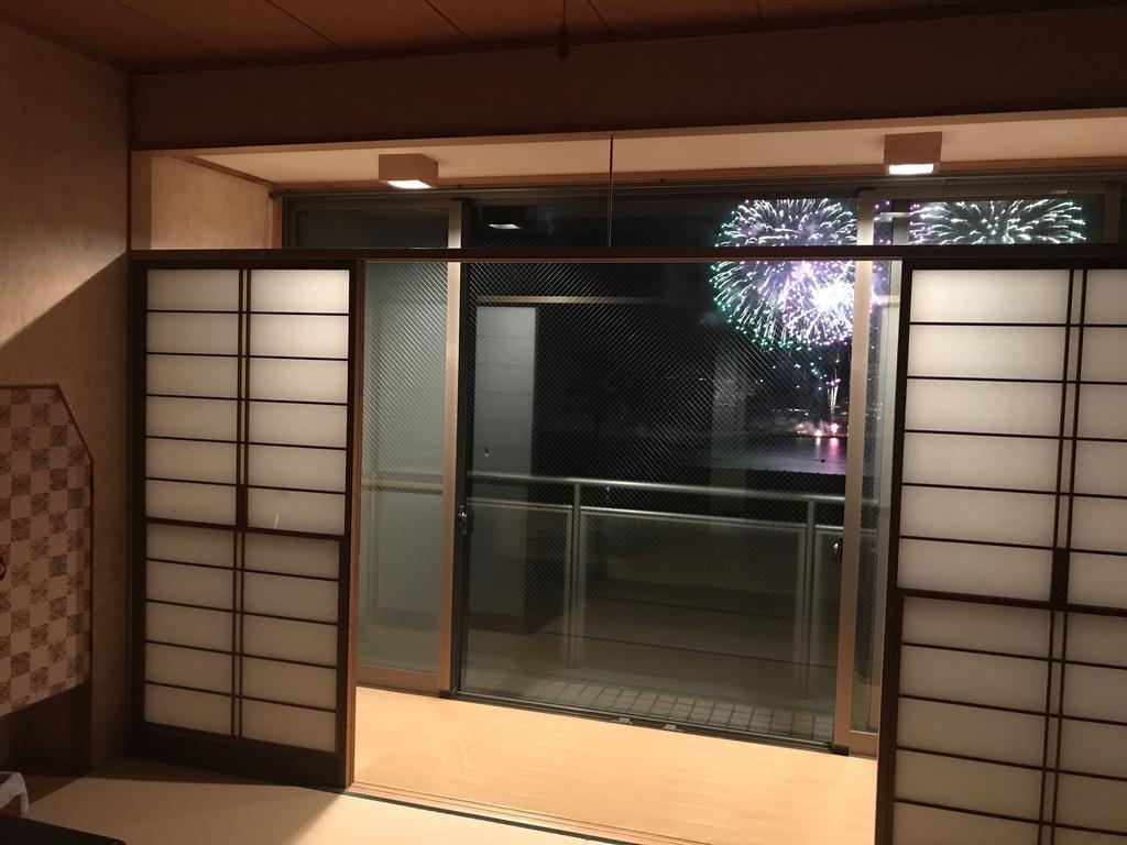 Atami Onsen Guest House Megumi Экстерьер фото